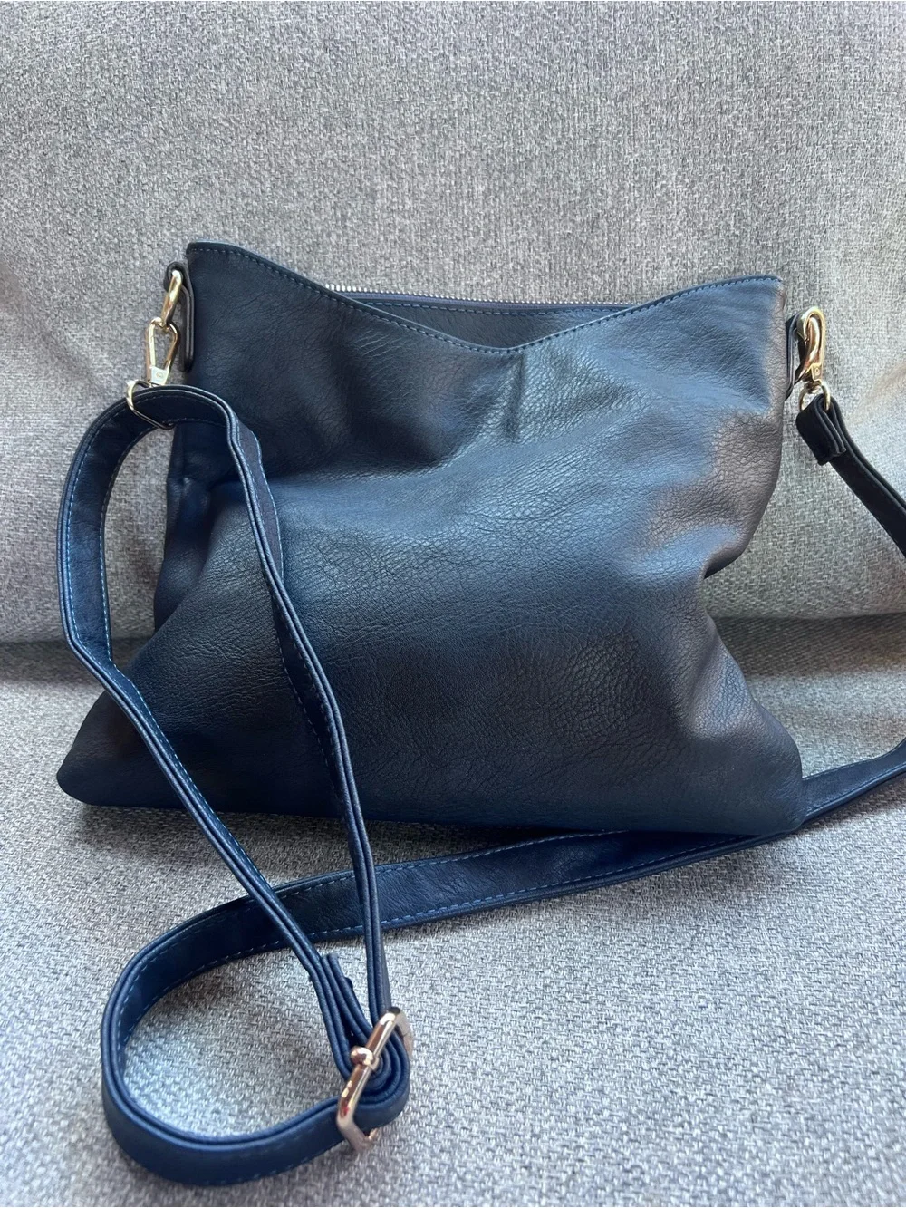 Jen & Co VLeather Crossbody Bag Navy Blue Gold Hardware Zipper Purse Medium
